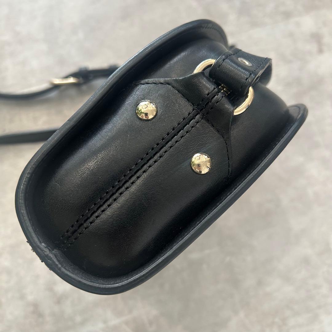 エーペーセー A.P.Cブラック ハーフムーン ショルダーバッグ 普通サイズ