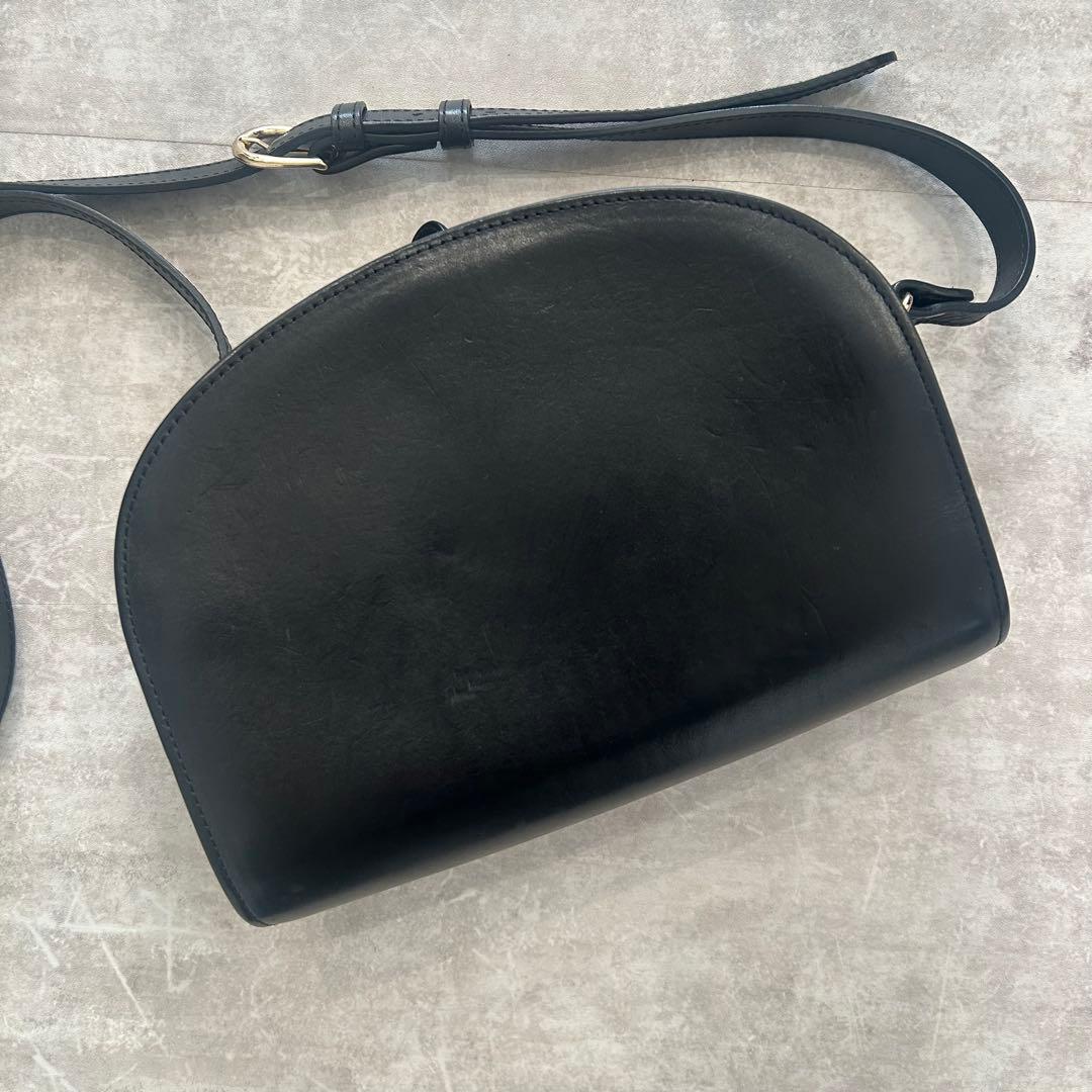 エーペーセー A.P.Cブラック ハーフムーン ショルダーバッグ 普通サイズ