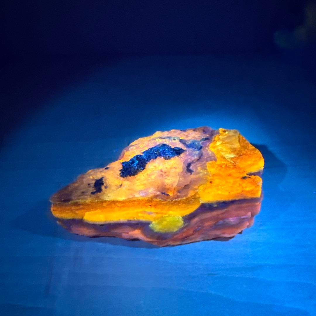 松田　2点　北海道石　然別オパール　蛍光オパール324g、84g