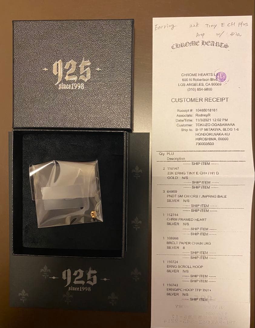 タイニーE CHプラスドロップイヤリング 22Kゴールド withダイヤモンド