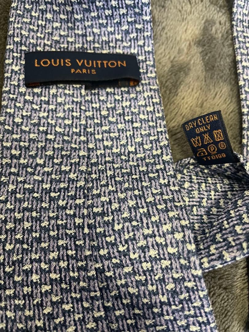 お値下げ中‼️LOUIS VUITTON ネクタイ ネイビー系 パターン入り