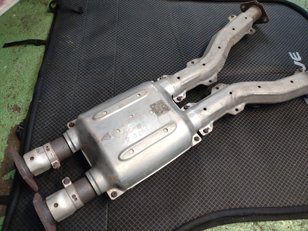 【程度良好】✨️Z32 ツインターボ　純正センターマフラー✨️