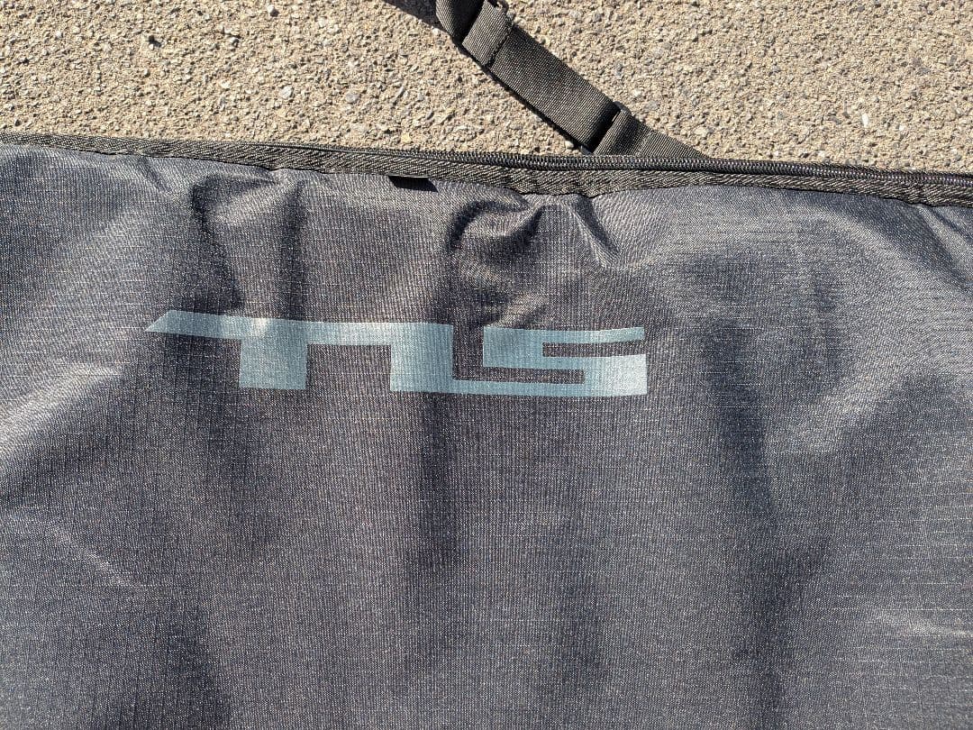 TLS 　2枚収納可サーフボードハードケース　7'0 ミッドレングス　ブラック