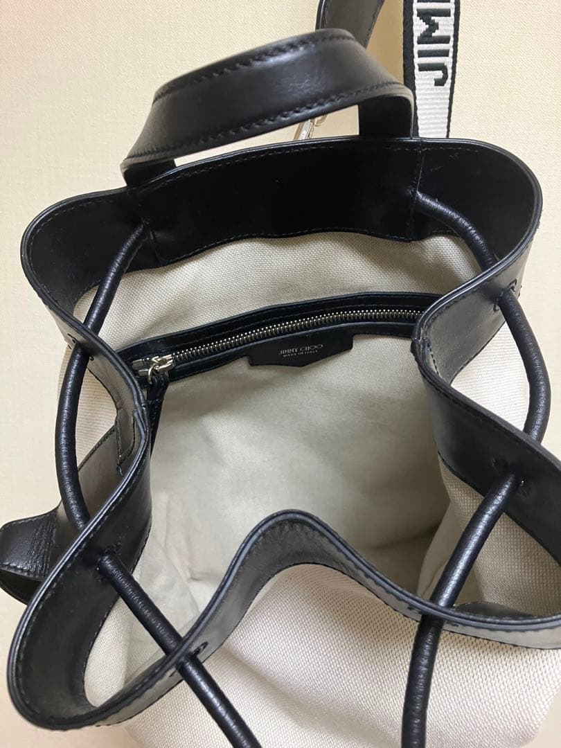 JIMMY CHOO EVANドラムバッグ ホワイト/ブラック