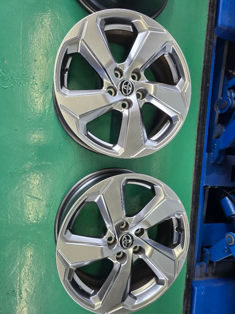 2本出品(４本セット同時販売のみ)トヨタRAV4・18インチ ホイール