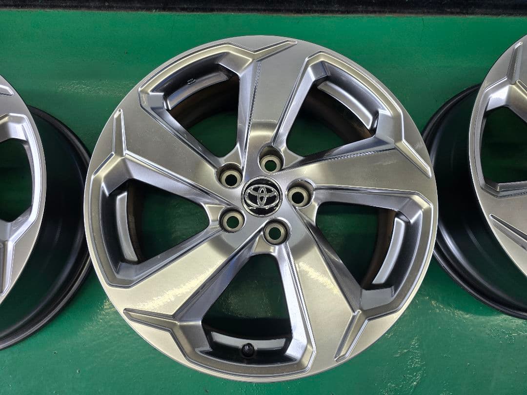 2本出品(４本セット同時販売のみ)トヨタRAV4・18インチ ホイール