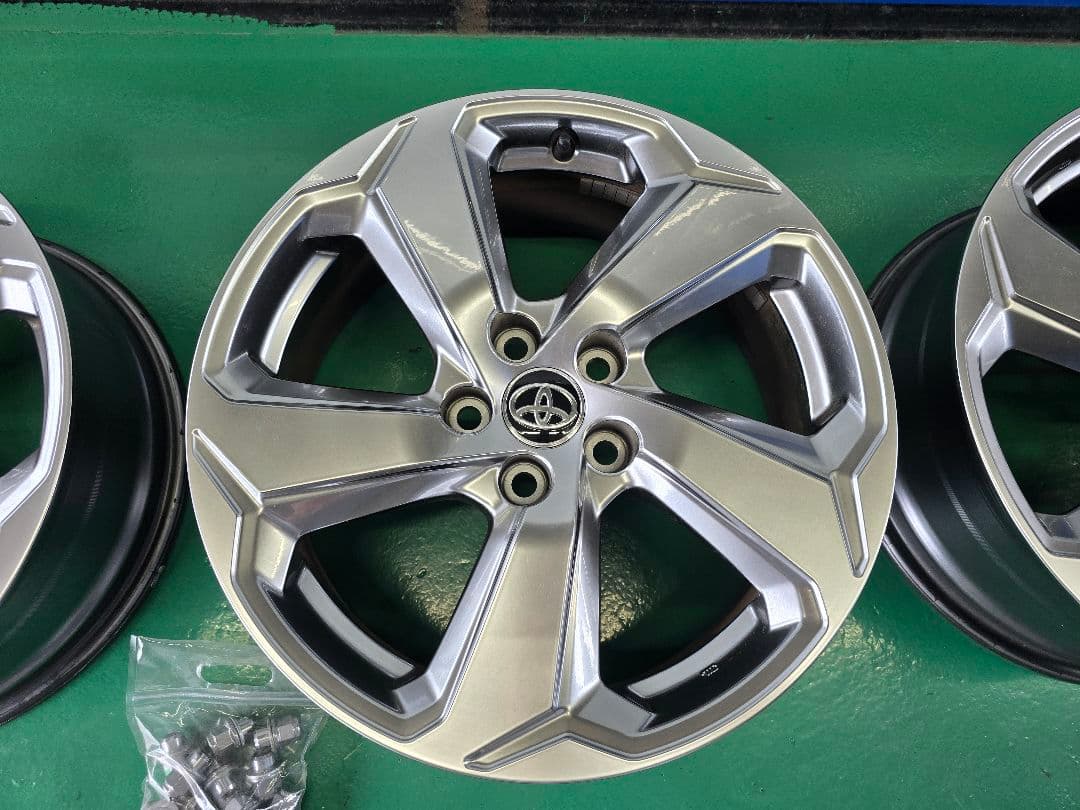 2本出品(４本セット同時販売のみ)トヨタRAV4・18インチ ホイール