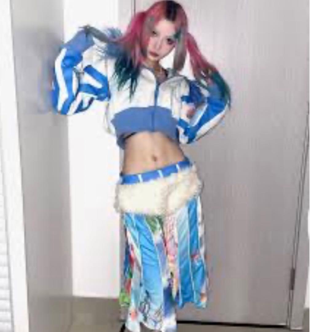 激レア PEACE888BUTTERFLY 異世界 ショートパンツ カラフル