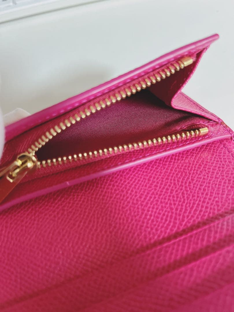 【極美品】フェラガモ　ヴァラ　リボン　二つ折り 財布