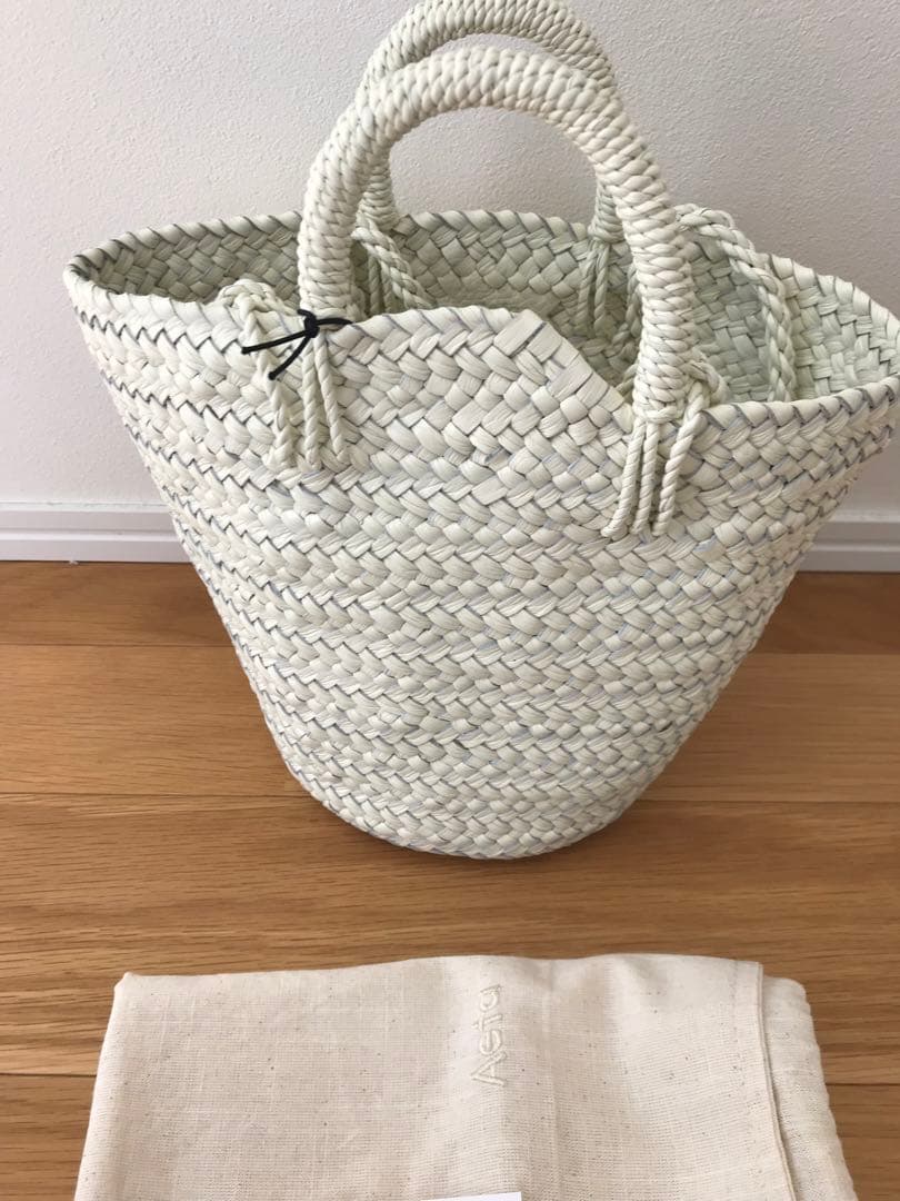 Aetaレザーバスケット　Sショルダー　新品未使用　ホワイト