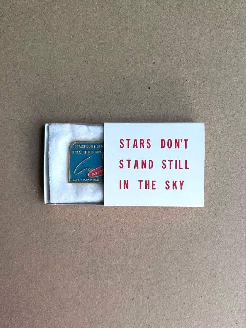 Lawrence Weiner エナメルピン