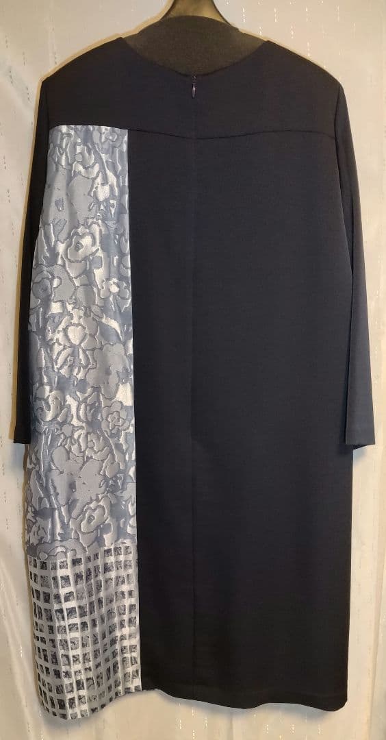 ピサーノ ワンピース 紺×シルバーの花柄 新品タグあり 未着用
