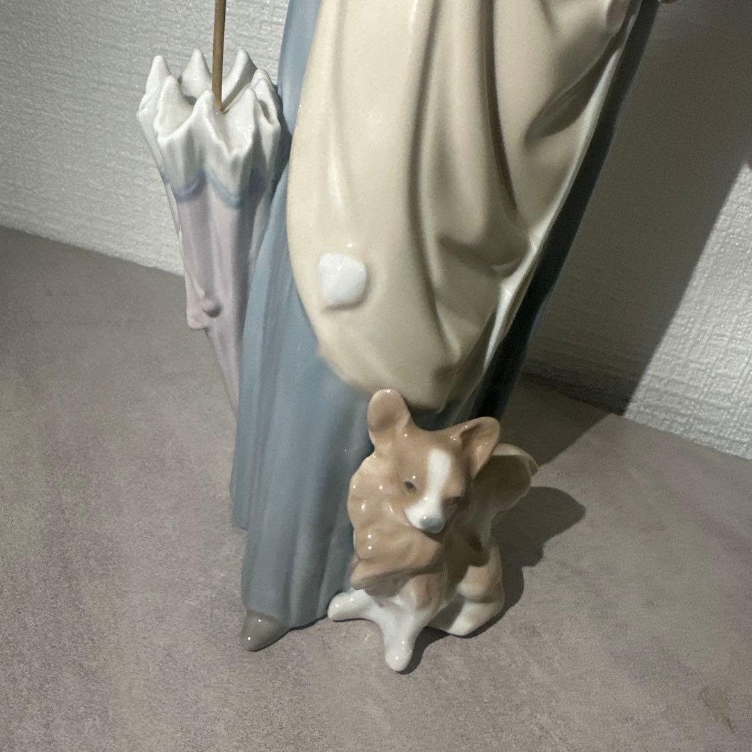 リヤドロ LLADRO【美品】フィギュリン《犬を連れた婦人》4761