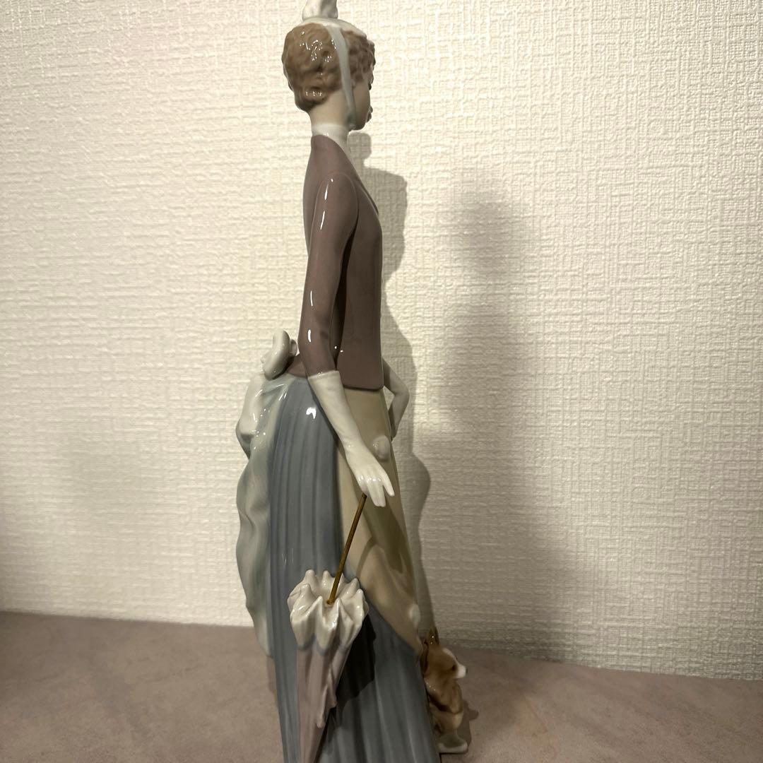 リヤドロ LLADRO【美品】フィギュリン《犬を連れた婦人》4761