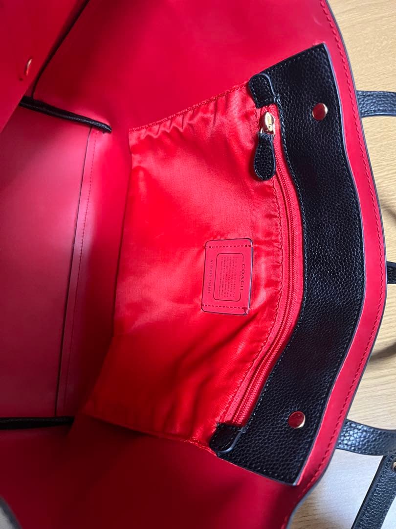 さつきページ 美品！ COACH 黒レザー トートバッグ （A4対応）