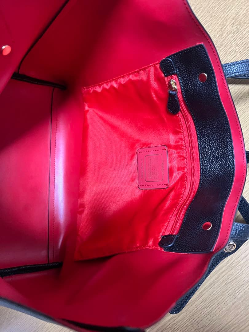さつきページ 美品！ COACH 黒レザー トートバッグ （A4対応）