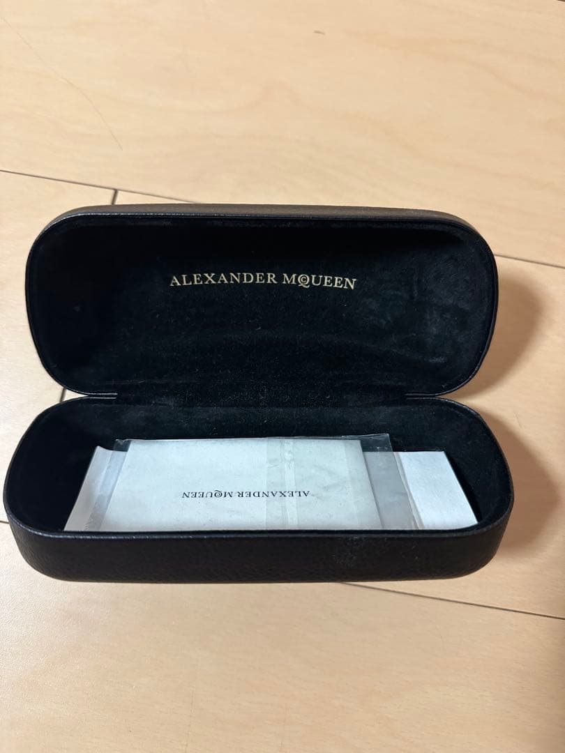 ALEXANDER MCQUEEN ブラック サングラス
