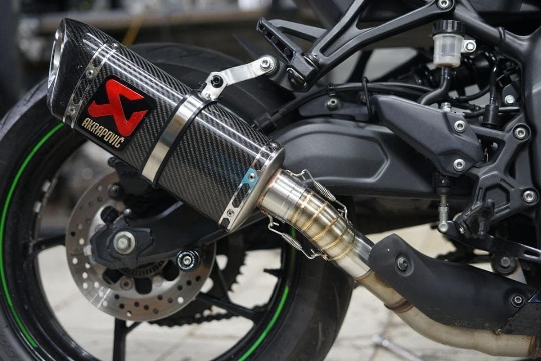 Zx25r/zx4r ２３年～　Arka風　スリップオンマフラー　中間パイプ付き