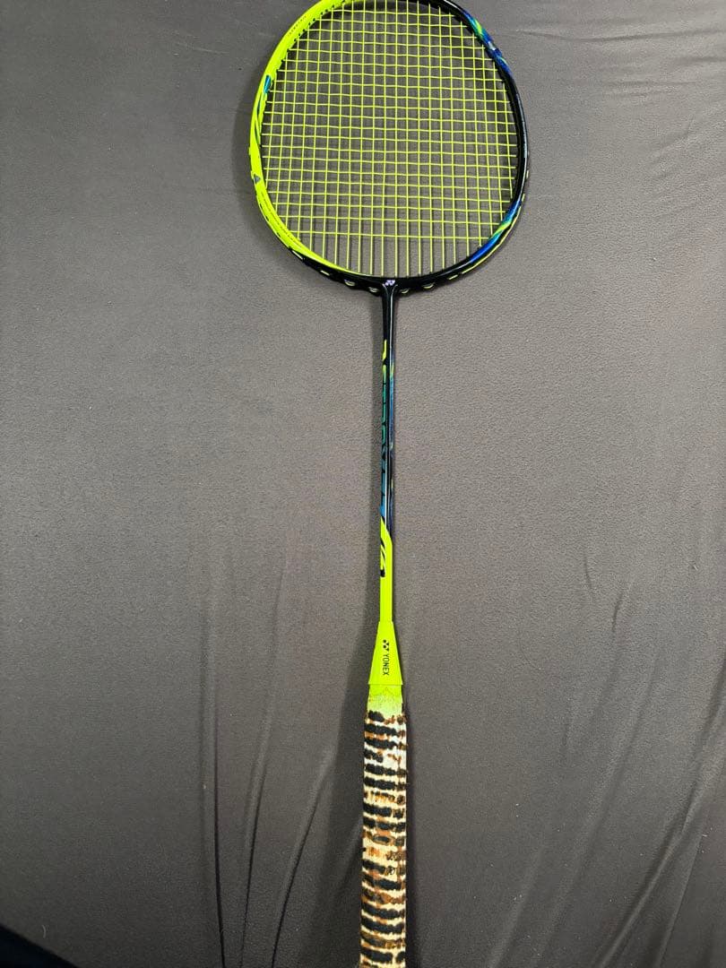 バドミントンラケット アストロクス77 4u5g 黄緑