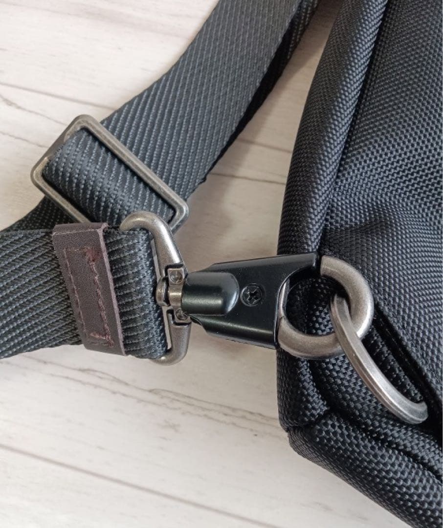 TUMI ショルダーバッグ ブラック