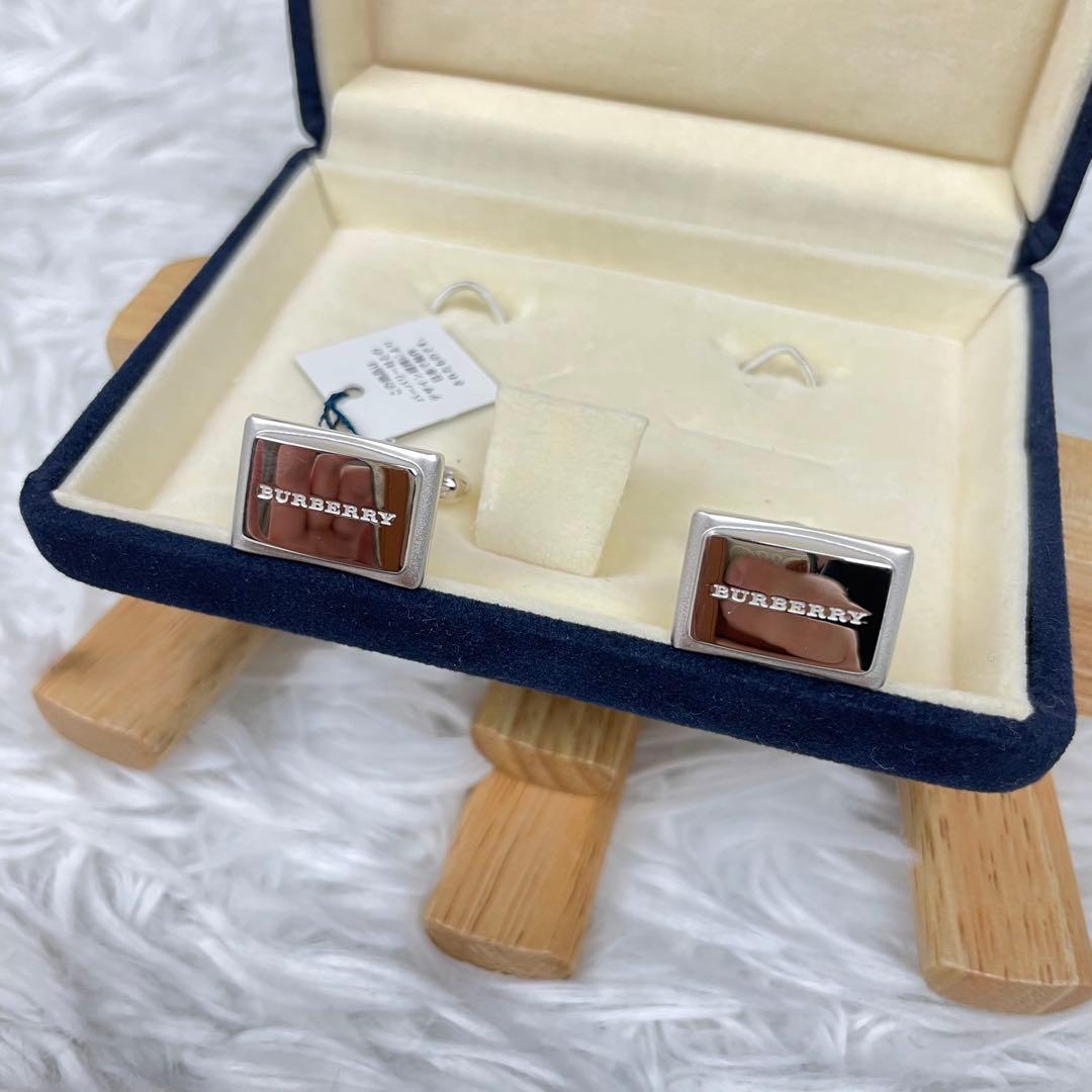 未使用級✨バーバリーロンドン✨ネクタイピン✨カフスセット✨2点✨シルバー銀