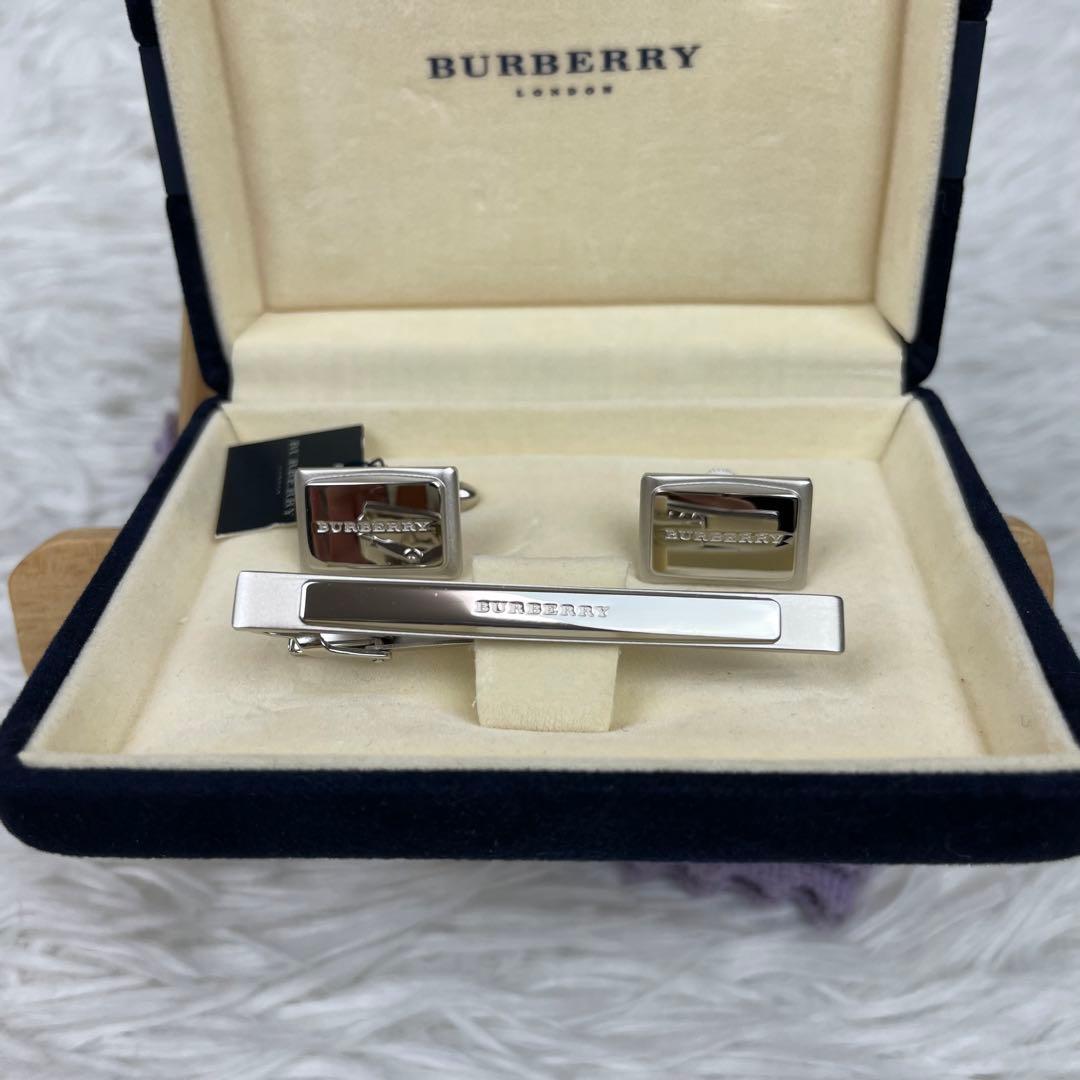 未使用級✨バーバリーロンドン✨ネクタイピン✨カフスセット✨2点✨シルバー銀