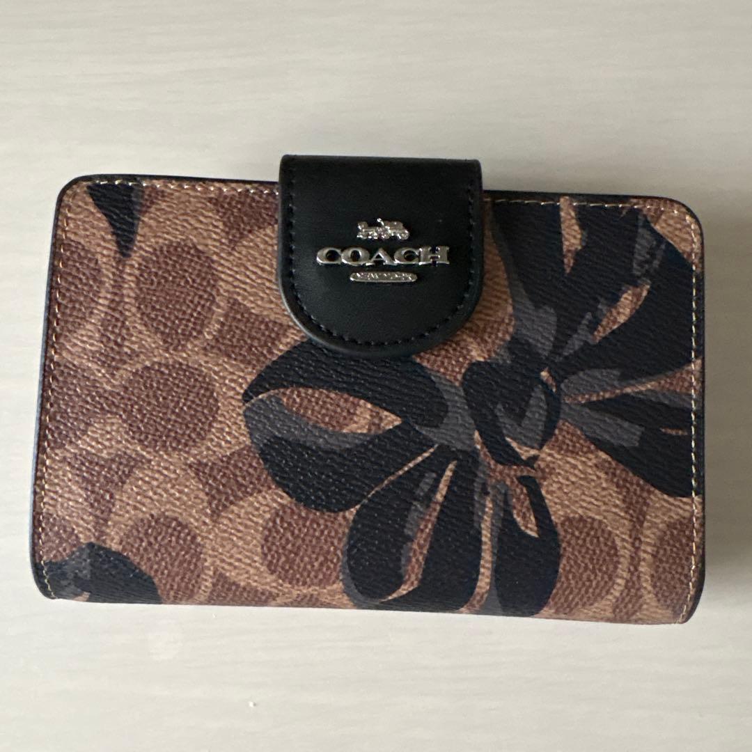 p*o様 COACH フラワーパターン 二つ折り財布