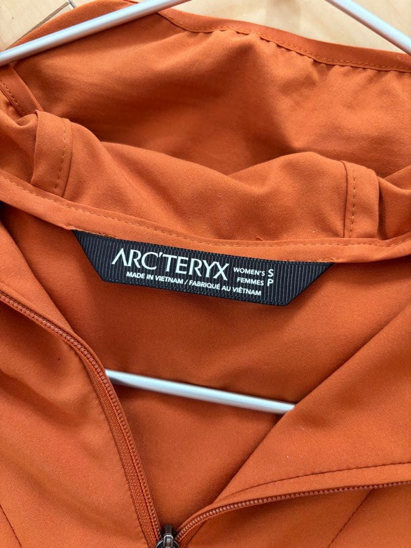 アークテリクス レディース フーディー ブラウン×ピンク 切り替えデザイン