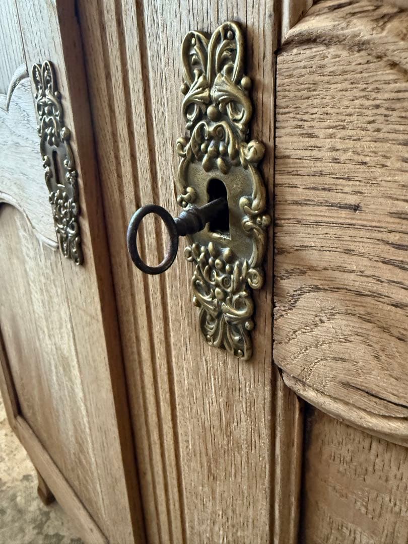 ビンテージ コンソールキャビネット 剥離