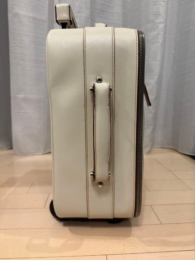 PRADA ホワイト キャリーケース
