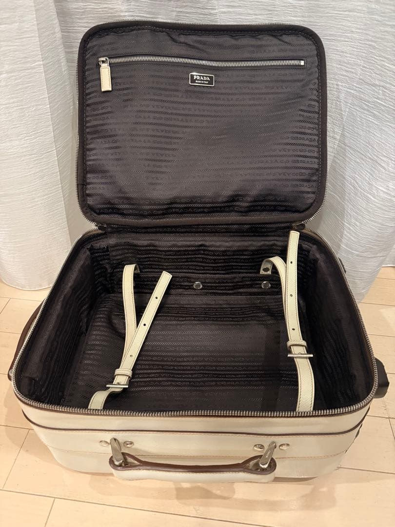 PRADA ホワイト キャリーケース
