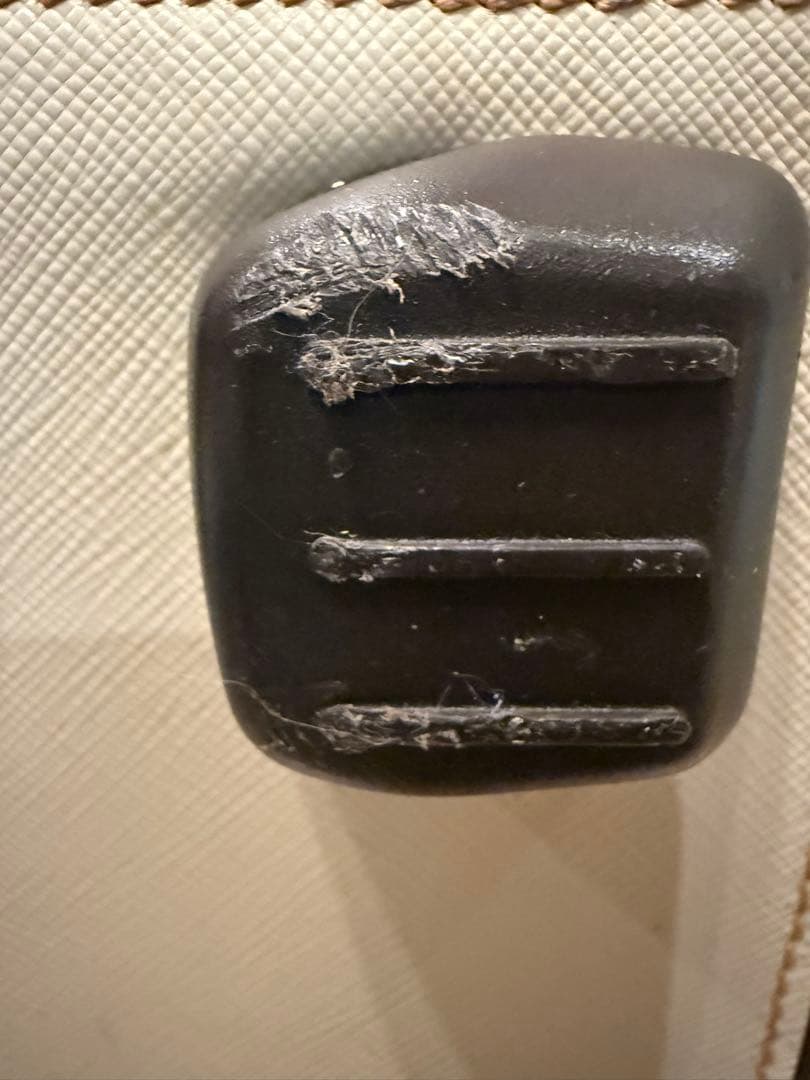 PRADA ホワイト キャリーケース