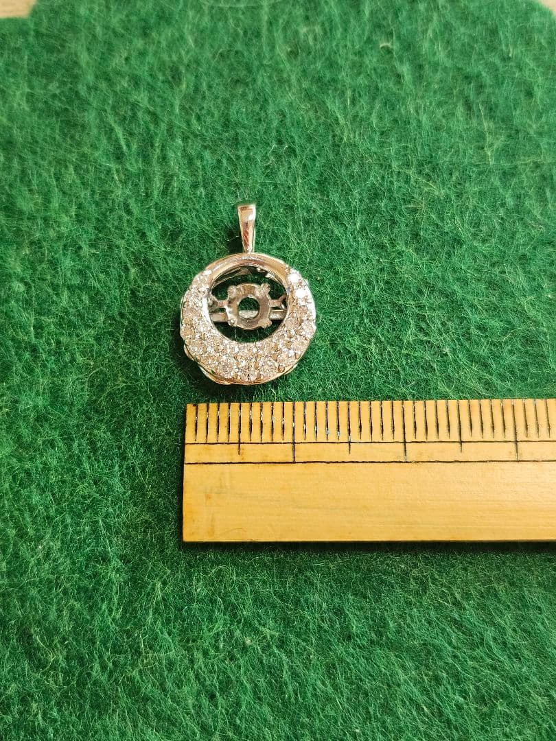 pt900 ダンシングペンダントトップ　ダイヤ無し