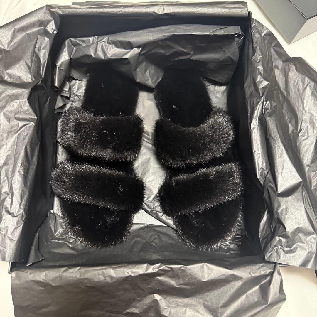 テ*ァ様 SAINT LAURENT ブラックファー・リアルミンクサンダル 44