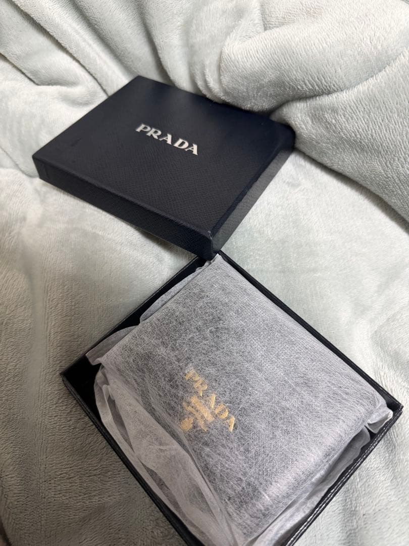 【早い者勝ち】PRADA ブラック 二つ折り財布