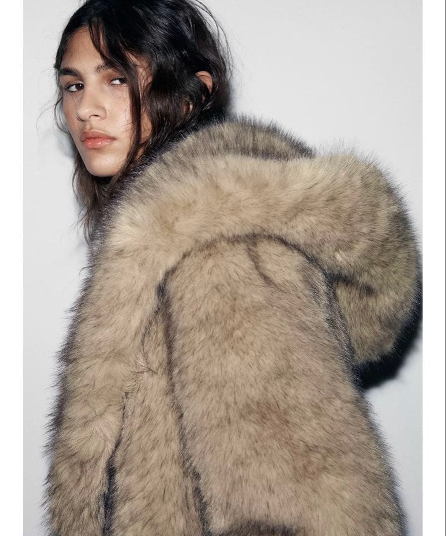 m*t様 タグ付き新品★ZARAのフェイクファーフード付きコート★M-L★ライト