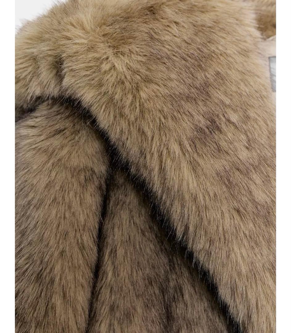 m*t様 タグ付き新品★ZARAのフェイクファーフード付きコート★M-L★ライト