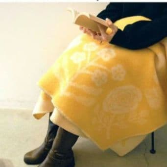 ラプアンカンクリ　鹿児島睦　VILLIKUKKA　花柄ブランケット 　イエロー