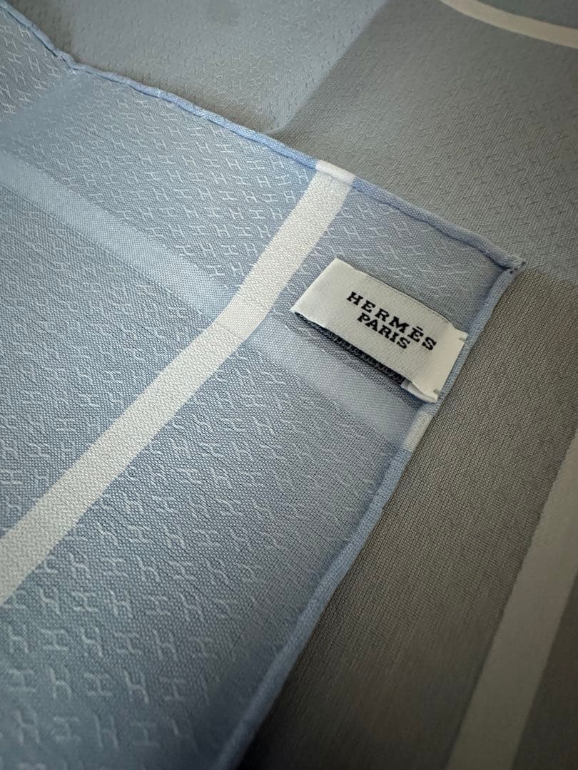 HERMÈS ハンカチチーフ ライトブルー