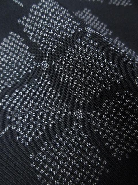未着用に近い！本場縞大島＊本場大島紬＊黒＊飛び柄＊訪問着＊１６４ｃｍ＊裄６５