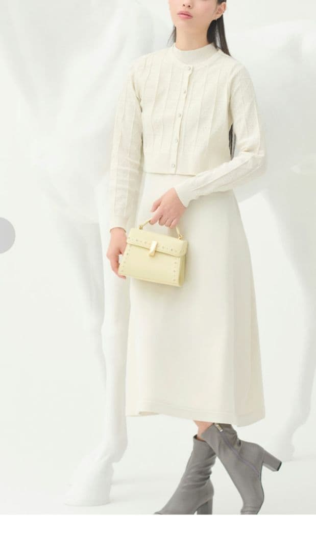 【新品未使用】セルフォード　リュタンビジュースタッズポシェット　イエロー