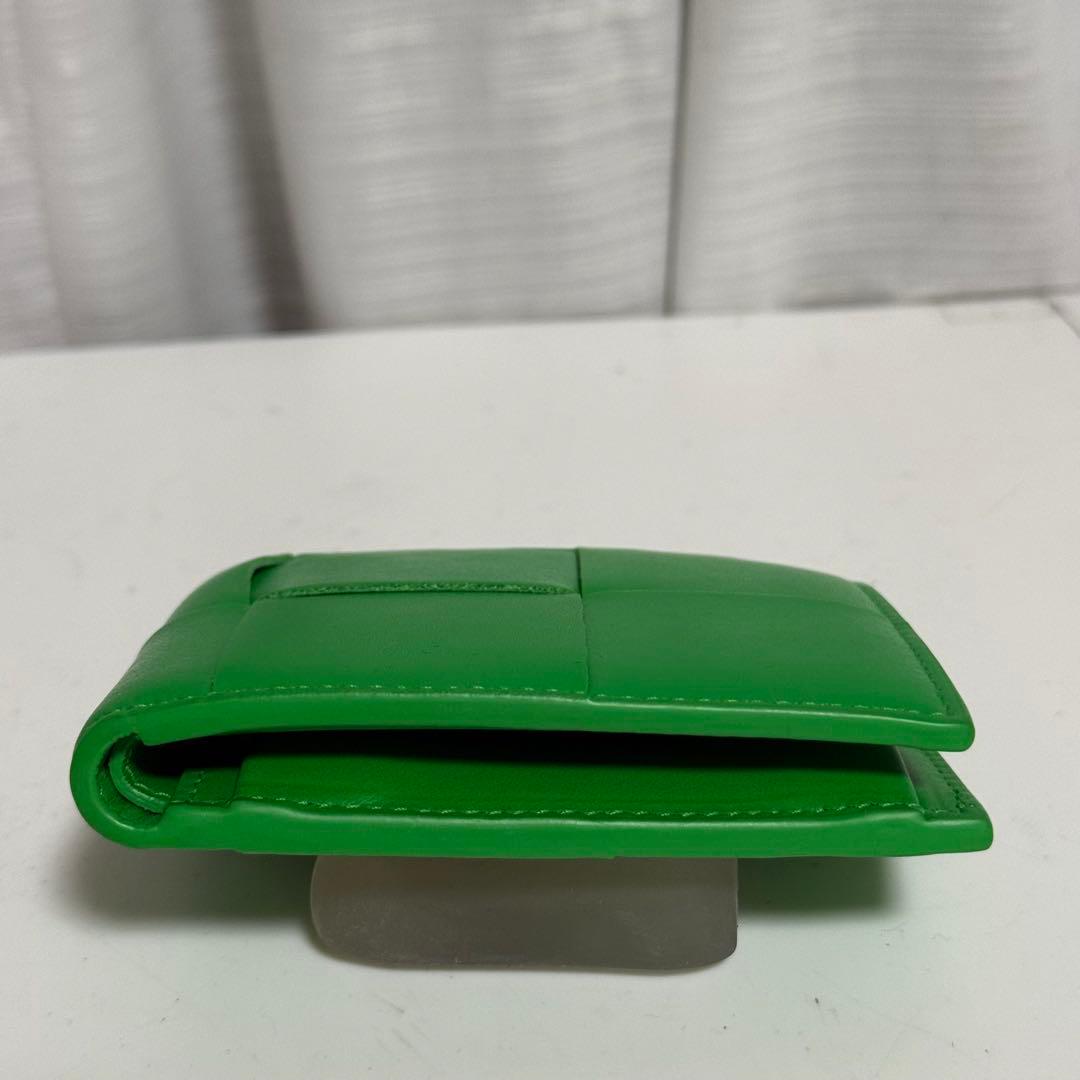 未使用級✨ボッテガヴェネタ　カセットイントレチャート二つ折りウォレット