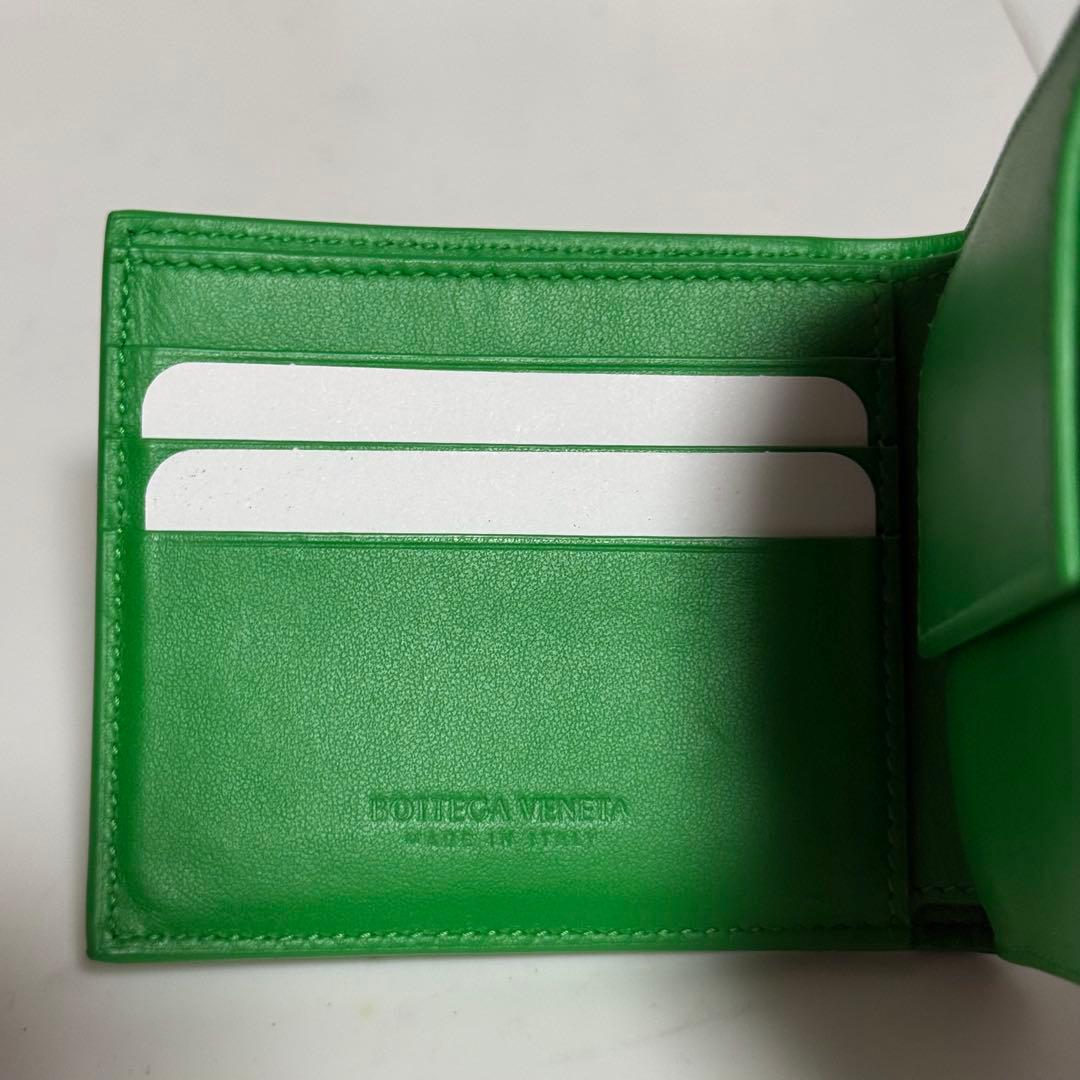 未使用級✨ボッテガヴェネタ　カセットイントレチャート二つ折りウォレット