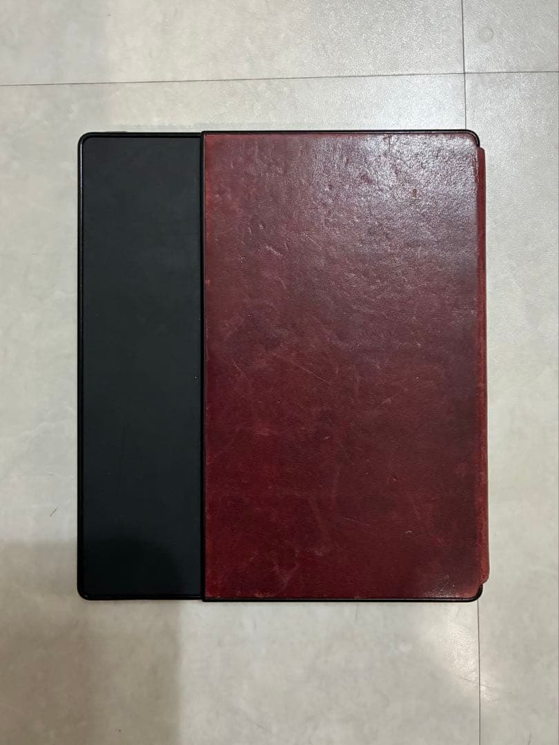 Amazon Kindle Oasis 本体 レザーカバー付き