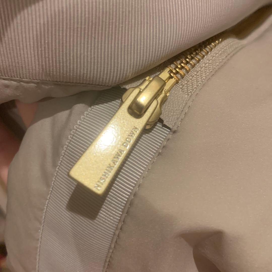 西川ダウン 完売ポンチョ 新品未使用 ベージュカラー　ケープ