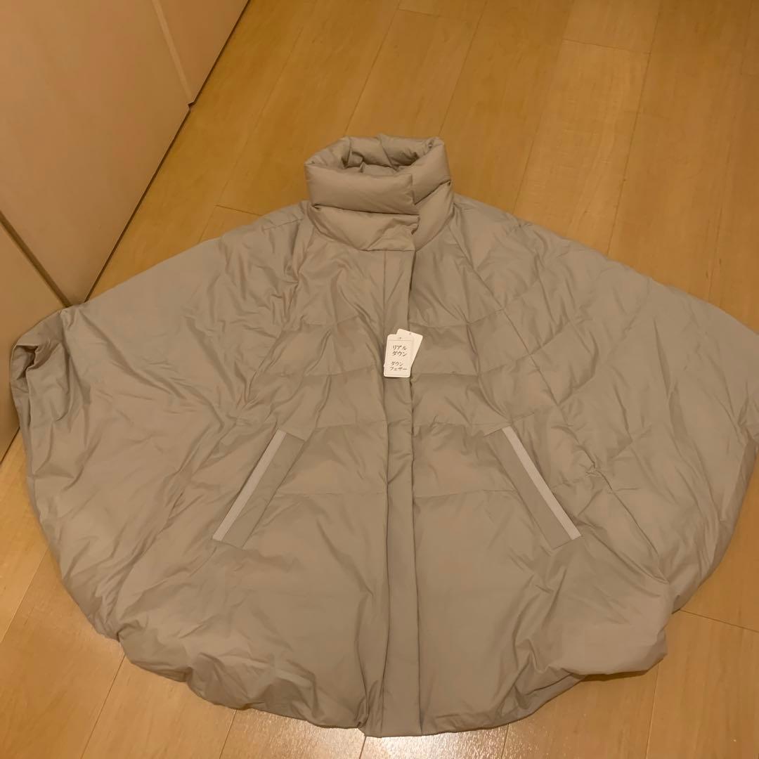 西川ダウン 完売ポンチョ 新品未使用 ベージュカラー　ケープ