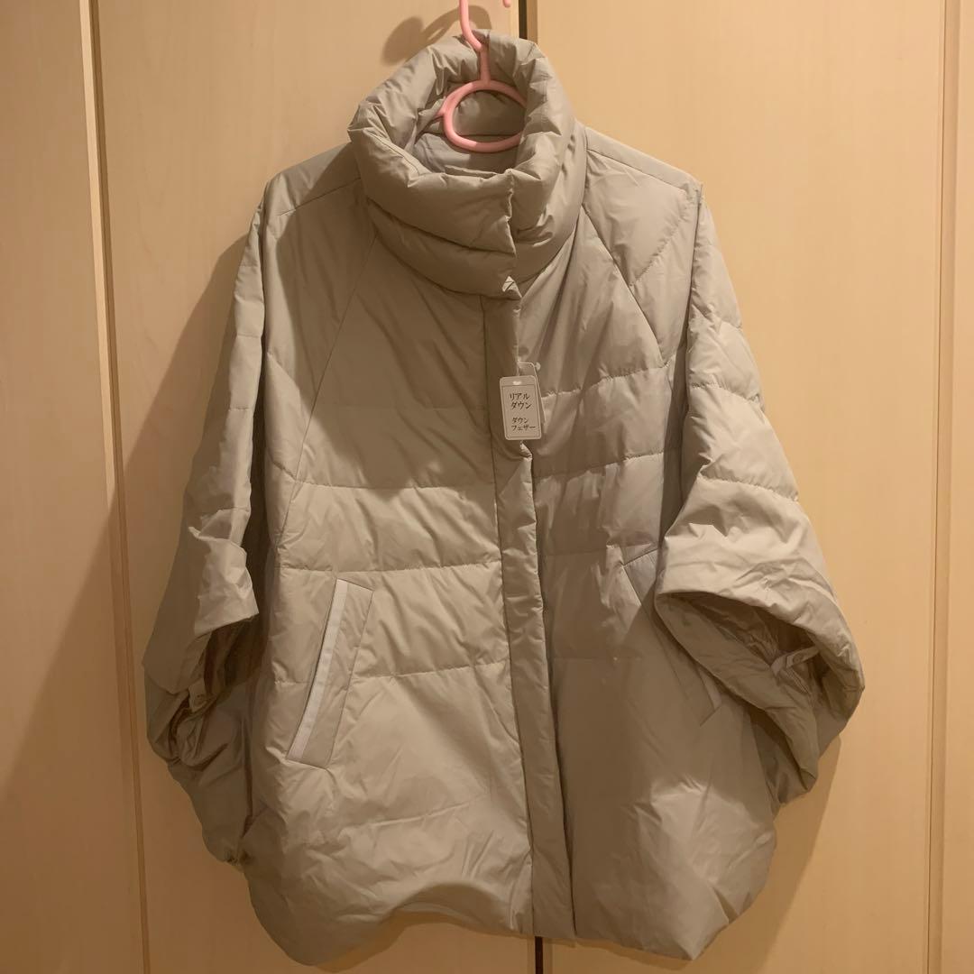 西川ダウン 完売ポンチョ 新品未使用 ベージュカラー　ケープ