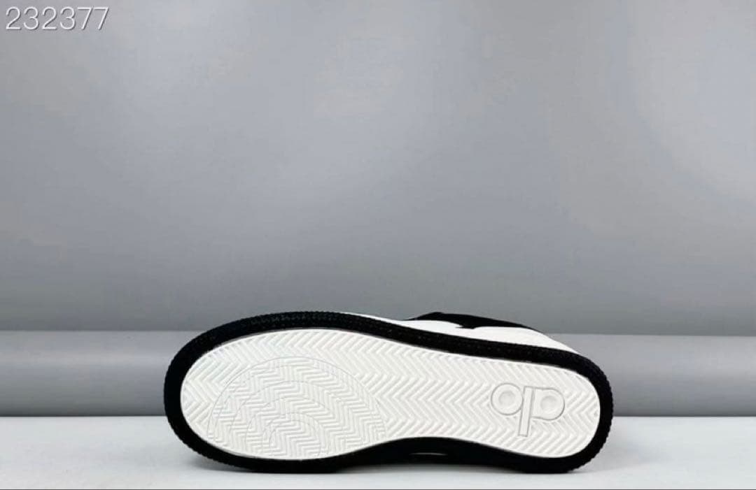 alo alo yoga スニーカー 24㎝