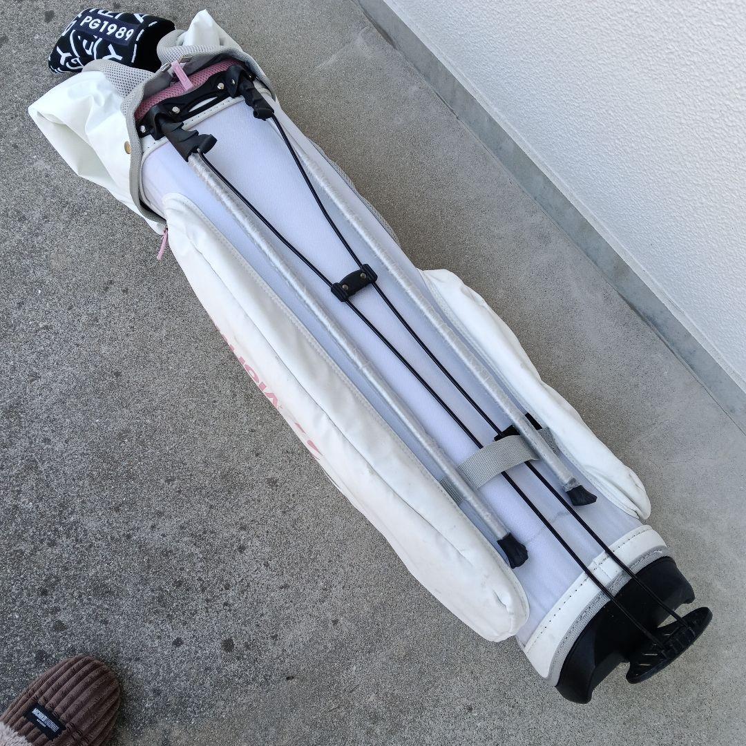 テーラメイドレディース軽量スタンド式キャディバック白