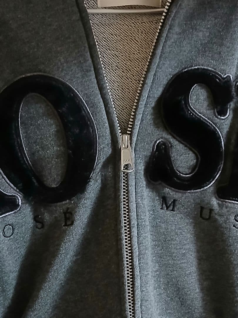 チャコール　ロゼミューズ　Fur logo zip hoodie　新品
